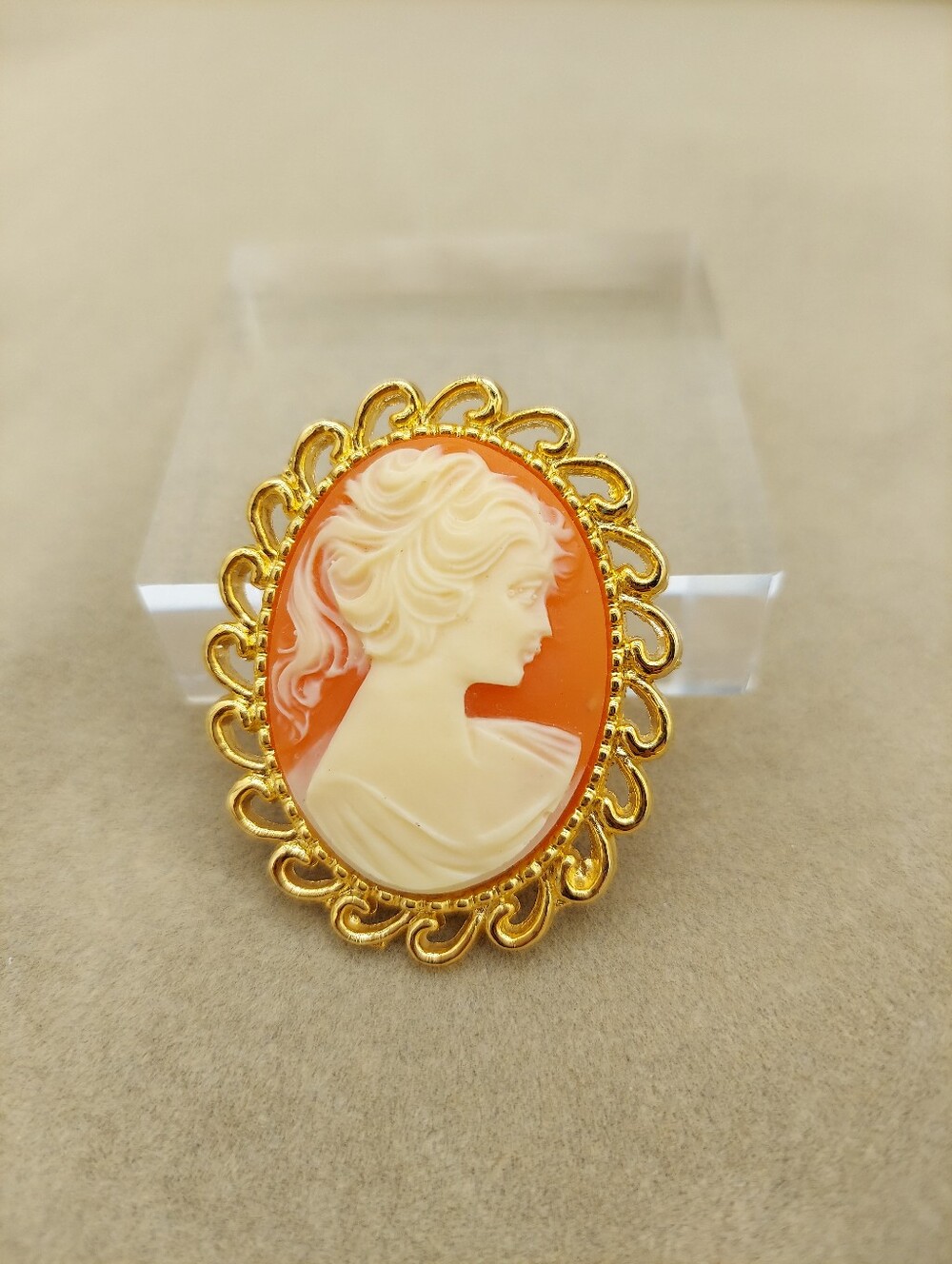 Vintage AAJ Signed Cameo Brooch Gold Tone